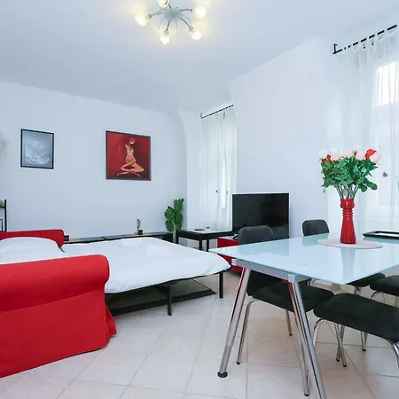 아파트 Spacious Steps From The Centre *