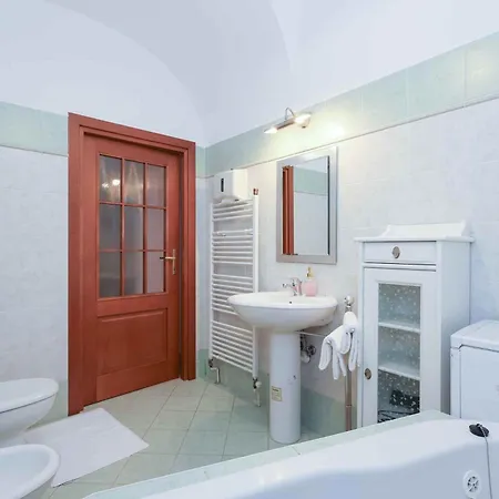아파트 Spacious Steps From The Centre