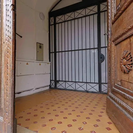 Spacious Steps From The Centre 브라티슬라바